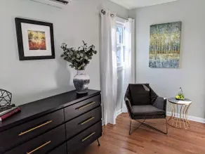 100% Solar Home! Guilt Free Living 1 mile from DT - Image 4