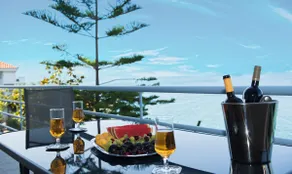 Kiveri Luxurious Seaside Apartment - Image 2