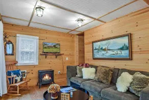 The Little Red Barn In The Woods w/hot tub. - Image 4
