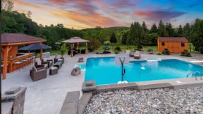 Modern Getaway w/ POOL & HOT TUB and AMAZING VIEWS - Image 2