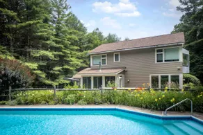 Stunning luxury home with pool - Image 4