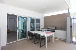 Beachfront Guesthouse - Image 4