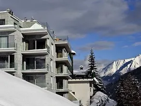 Luxurious 3 bed, 3 bath Apmt w Pool - Image 2