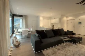 Luxurious 3 bed, 3 bath Apmt w Pool - Image 4
