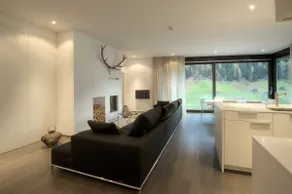 Luxurious 3 bed, 3 bath Apmt w Pool - Image 5