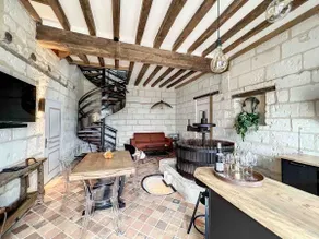 Unusual cottage with themed rooms - Image 3