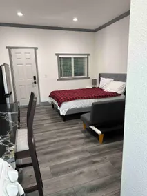 New studio AFull Bath/kitchen/laundry/free parking - Image 3