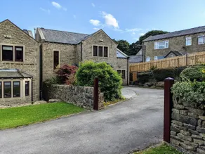 Detached 4 Bedroom Luxury Home - Image 3