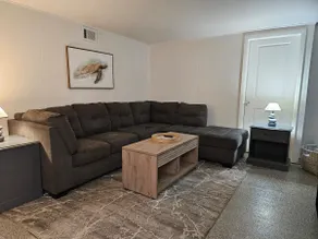 Whole 2br home with parking in quiet area - Image 3