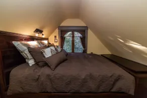 The Couples Cabin at Upper Garden Nature Retreat - Image 4