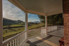 Historic Farmhouse w/ relaxing spacious porch!! - Image 5