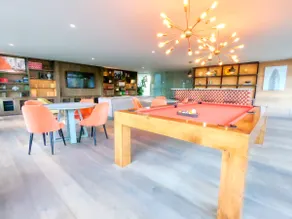 Modern apartment in a Luxury building with Pool - Image 4
