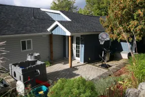Beautiful lakefront cottage, fully winterized. - Image 2