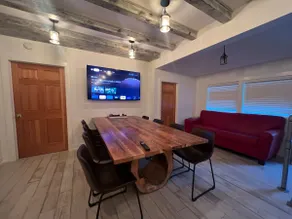 Stylish Stay Near CWS, Zoo & Downtown Fun - Image 2