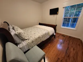 11. Spacious Lakeview home in Guntersville - Image 3