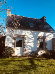 Adorable guest house with parking. - Image 2