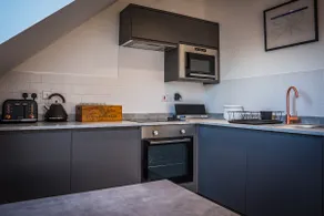 Stylish Space In Abergavenny with Mountain Views - Image 4