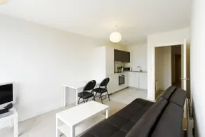 Abodebed - Bright, Modern Apt/1 Bed in Town Centre - Image 4