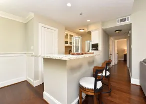 CITY CONDO - Image 5