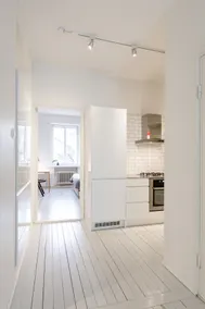 Spacious & minimalistic apartment near centre - Image 2