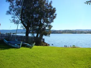 Lakeside Cottage on Lake Illawarra - Image 2