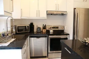 Gorgeous Queen West Apartments - Main Floor - Image 5