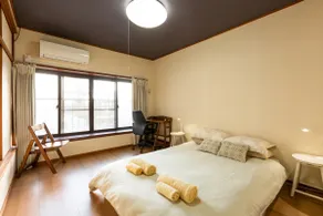 Spacious 2-bedroom house with free bicycles - Image 2