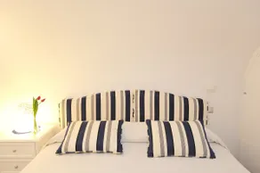 This is an elegant and complete suite in the heart of Amalfi. Quiet area with no noise - Image 3