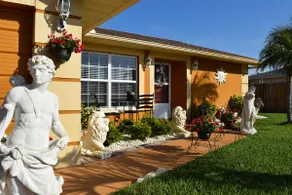 Majestic 2BR 2BA Holiday Waterfront Propertyw/Dock - Image 3