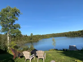 Tranquility at the heart of the lake - Image 2