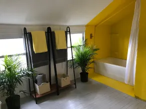 Private 1 Bedroom Triplex 20 min from Philly - Image 3