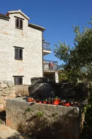 Charming stone house in idyllic village - Image 2