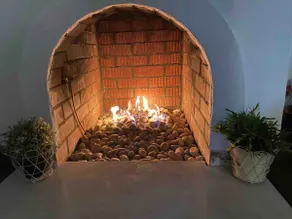 Adorable 1- bedroom space with indoor fireplace. - Image 3