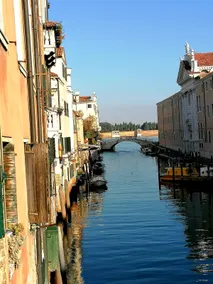 Typical Venetian house on the canal - Image 4