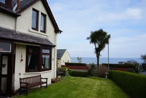 Kincora, 2 bed holiday house, 50m from the beach - Image 2