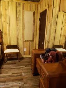 Farmhouse Cabin - Image 4