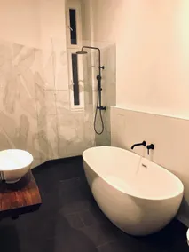 Designer open plan modern apartment near the river - Image 3