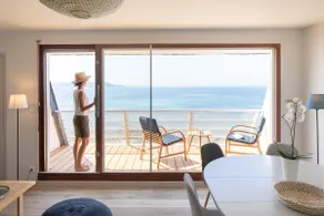 180° panoramic views of the islands and the wild coast - Image 5