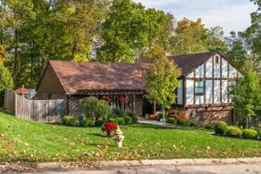 Beavercreek Beauty w/ Gorgeous Fenced Yard! - Image 2