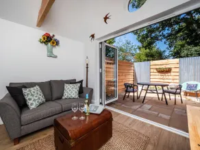 Garden Cottage, Cosy, Private, Short drive to beach - Image 4