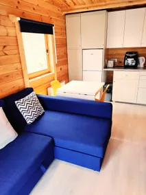 Cosy Log Cabin with stunning ocean views - Image 4