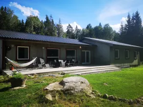 Forest villa with large yard & natural pool/hot tub - Image 2