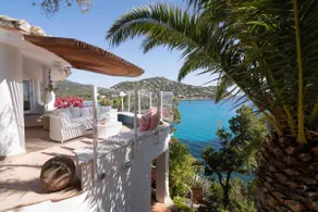 Seafront Villa \"Bianca\" in Torre delle Stelle, heated pool, A/C, Wi-Fi, parking - Image 3