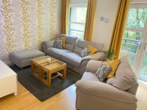Lovely Paisley Central Location - 2 bedroom apartment. Sleeps 4 Adults - Image 2