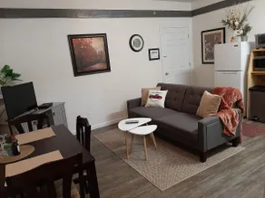 Two room private suite on river, friendly hosts. - Image 3