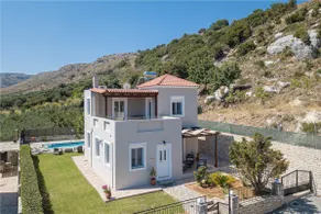 Peaceful Villa with Private Pool, BBQ & Kids Area - Image 3