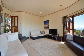 The Cliffs - Nelson Waterfront Home - Image 4