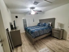 Cozy home, huge yard, close to beach & restaurants - Image 4