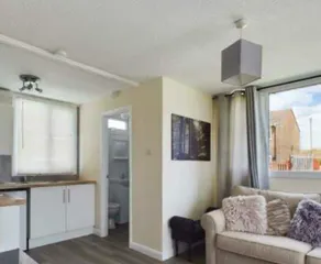 Rainbow's End Chalet. - Image 3
