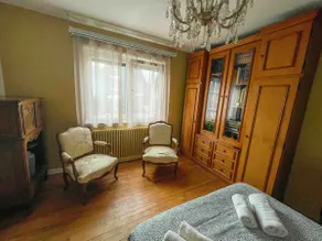 Spacious house with garden - Image 5